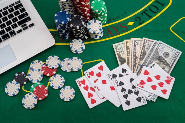 Roulette betting layout Roulette wheel with betting layout and chip placement